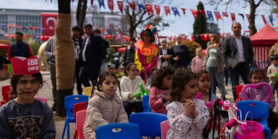 İstanbul'da 'Özgürlük ve Demokrasi Şenliği'ne devam haberi