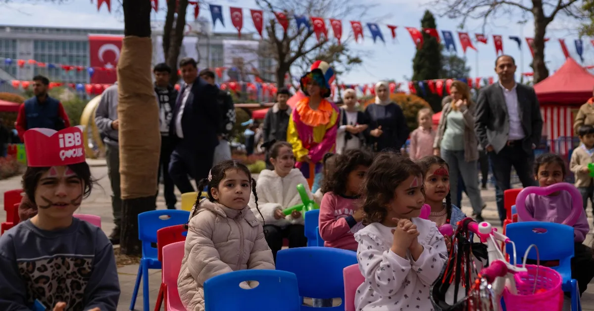 İstanbul'da 'Özgürlük ve Demokrasi Şenliği'ne devam haberi
