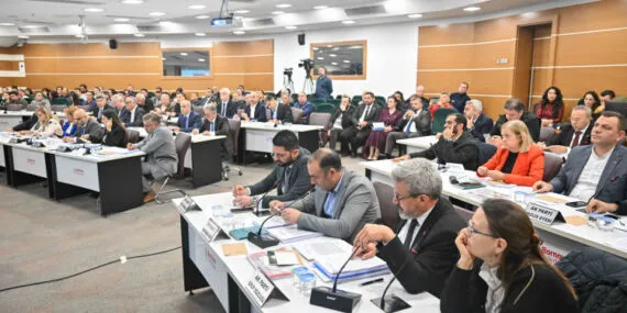 İzmir Bornova'da faaliyet raporuna oy çokluğu haberi