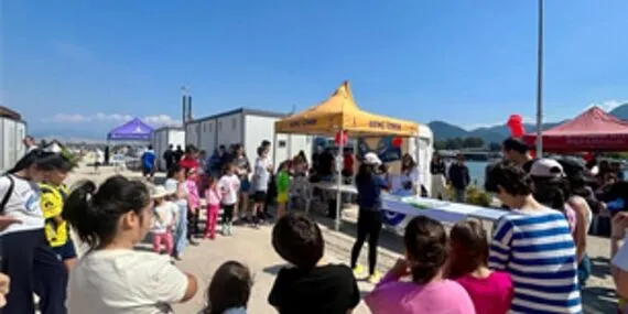 İzmir Büyükşehir Belediyesi çocukları Su Sporları Şenliği’nde buluşturdu haberi