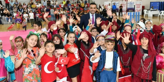 İzmir Çiğli’de çocuklara bayram şenliği haberi