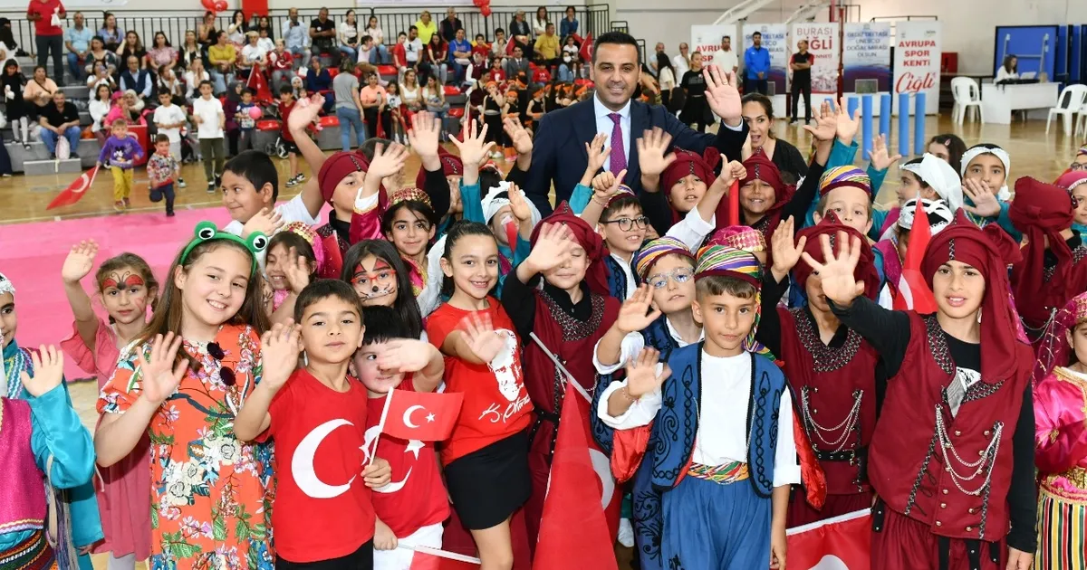 İzmir Çiğli’de çocuklara bayram şenliği haberi