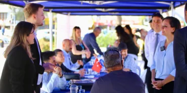 İzmir Karabağlar'da İstihdam Günleri yoğun ilgi gördü haberi