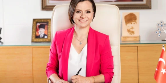 İzmir Karabağlar'da Muzaffer İzgü'nün mirasını çocuk oyunu yazma yarışması ile yaşatıyor haberi