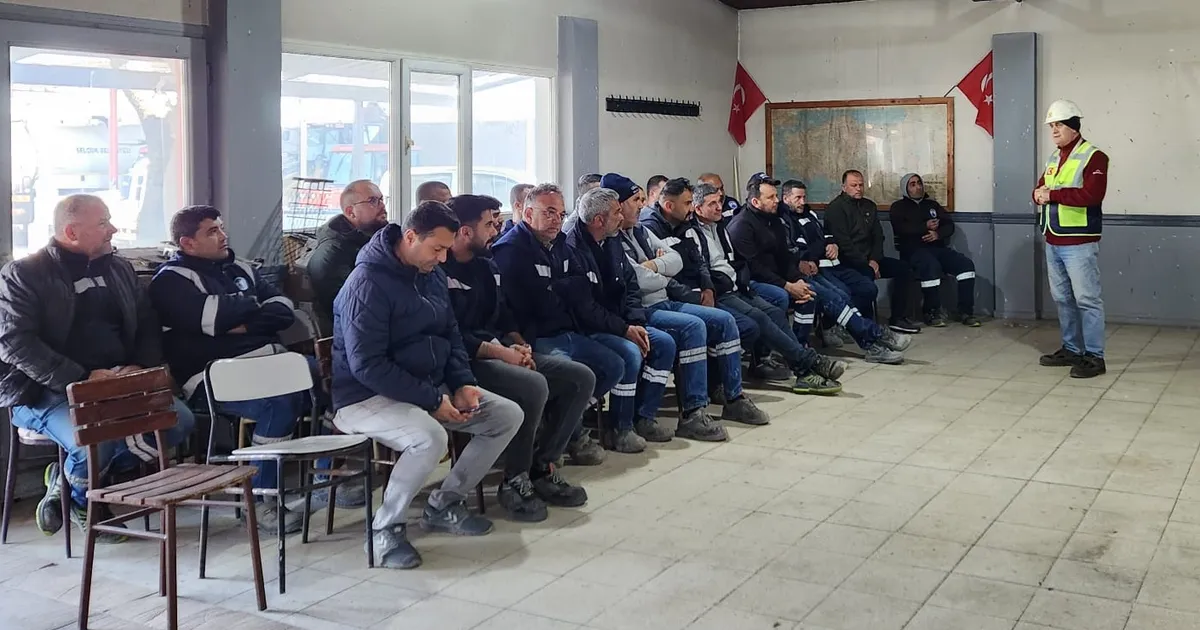 İzmir Selçuk'ta belediye personeline 'İş Sağlığı ve Güvenliği' eğitimi haberi