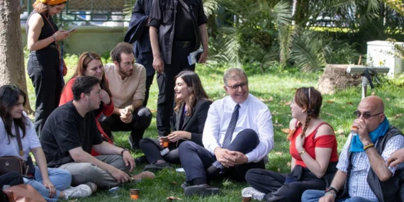 İzmir'de Başkan Tugay’dan gençlere destek haberi