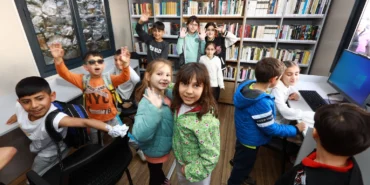 İzmir'de Efes Selçuk’ta çocuklar ve aileler yalnız değil