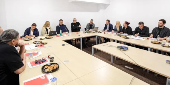 İzmir'de Şehir Tiyatroları Danışma Kurulu toplandı haberi