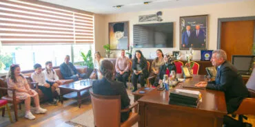 İzmir'de çocuk başkanlar koltuğa oturdu, isteklerini sıraladılar! haberi