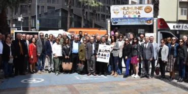 İzmir'de ekonomi basınının 12 dev ismi anıldı haberi