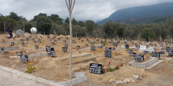 İzmir'de ölen sayısı artınca mezarlık sayısı da arttırıldı haberi