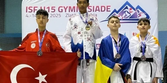 İzmirli öğrenciden taekwondoda dünya ikinciliği haberi