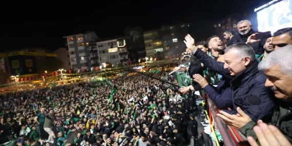 İzmit Kent Meydanı’nda tarihi kutlama haberi