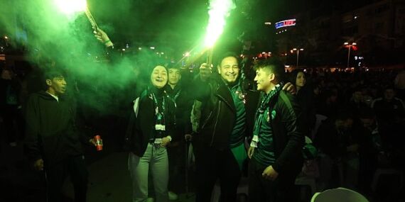 İzmit Kent Meydanı’nda yer Yeşil, gök Siyah haberi