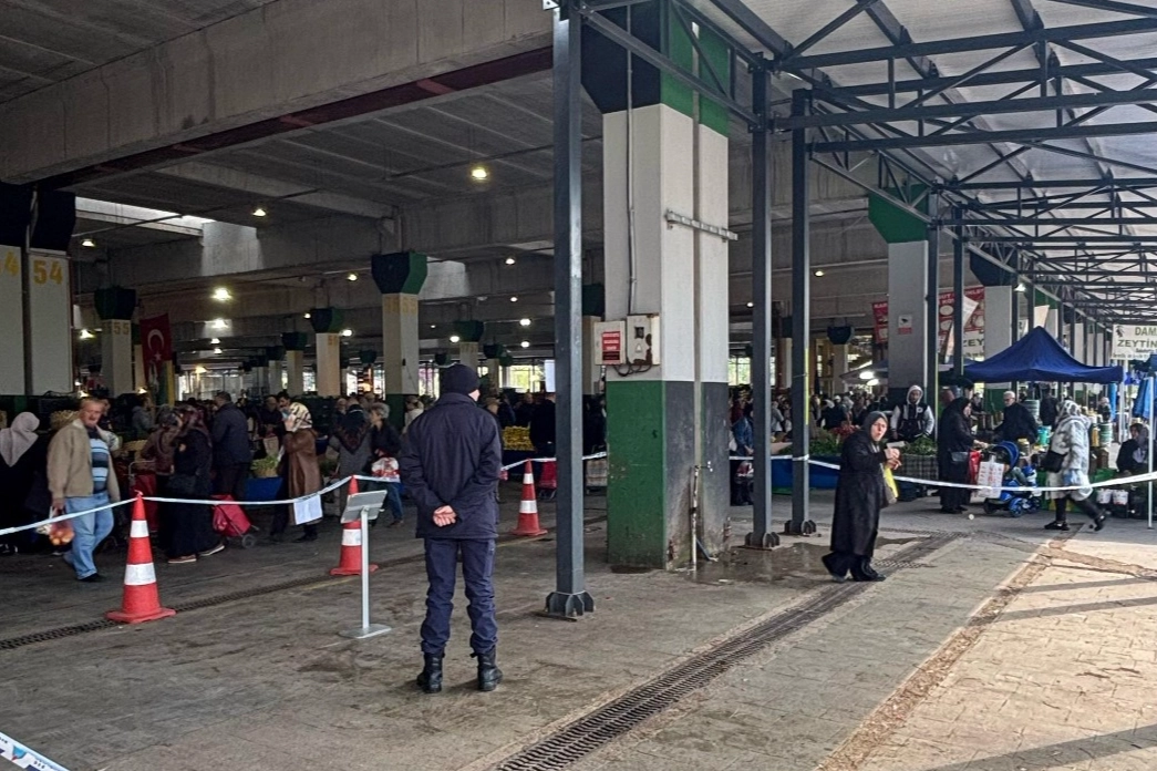 İzmit'te pazarcı kavgasına ceza: 1 hafta tezgah yasağı haberi