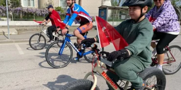 İzmit’te 23 Nisan coşkusu bisiklet turu ile başladı haberi