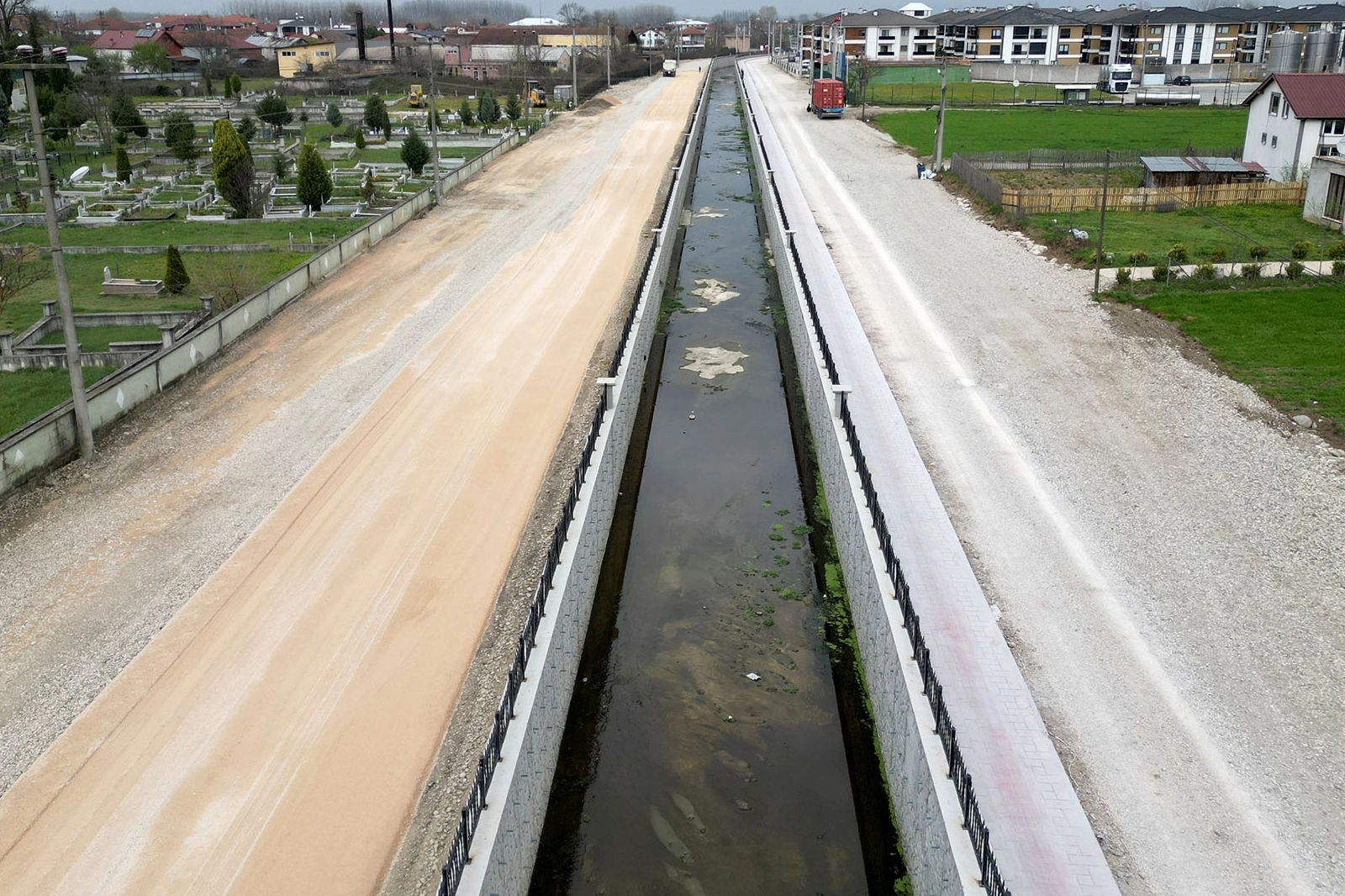 Karacasu’nun yeni cadde ve yaşam alanı hızla tamamlanıyor haberi