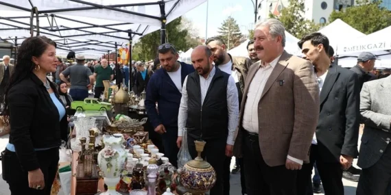 Kayseri Melikgazi'de Antika Pazarı'na yoğun ilgi haberi