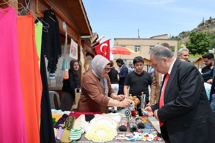 Kayseri Talas'ta Maharetli Eller görücüye çıkıyor haberi