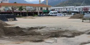 Kemer Cumhuriyet Meydanı turizm sezonuna hazırlanıyor haberi