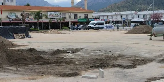 Kemer Cumhuriyet Meydanı turizm sezonuna hazırlanıyor haberi