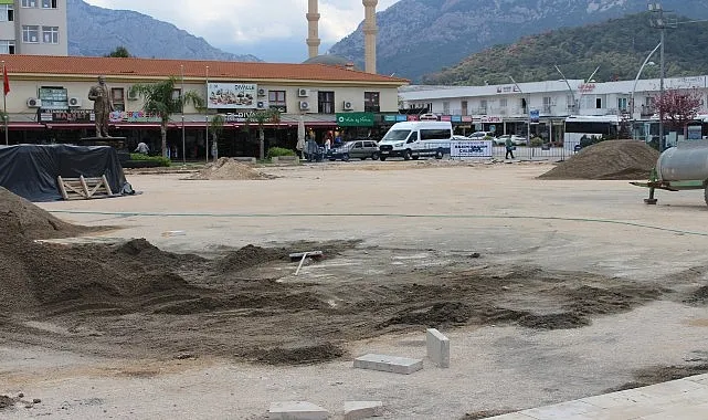 Kemer Cumhuriyet Meydanı turizm sezonuna hazırlanıyor haberi