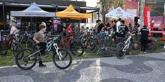 Kemer’de bisiklet turu ardından mini konser haberi