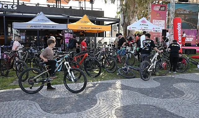 Kemer’de bisiklet turu ardından mini konser haberi