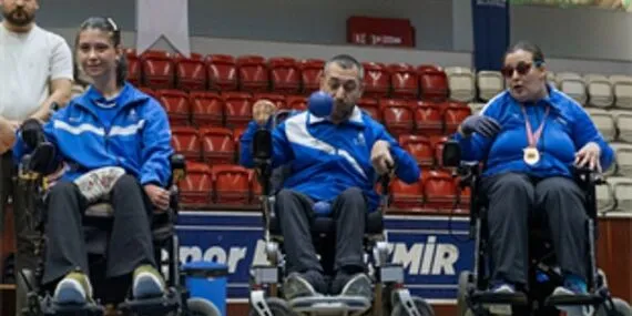 Kırık ayağıyla bronz madalya kazandı haberi