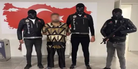 Kırmızı bültenli 3 yurtdışı firarisi daha yakalandı! haberi