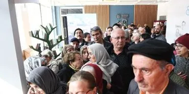 Kitapseverler Osmangazi Belediyesi’nin standında kuyruklar oluşturdu haberi