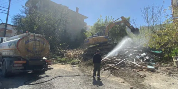Kocaeli Gölcük'te riskli yapılar tek tek yıkılıyor haberi