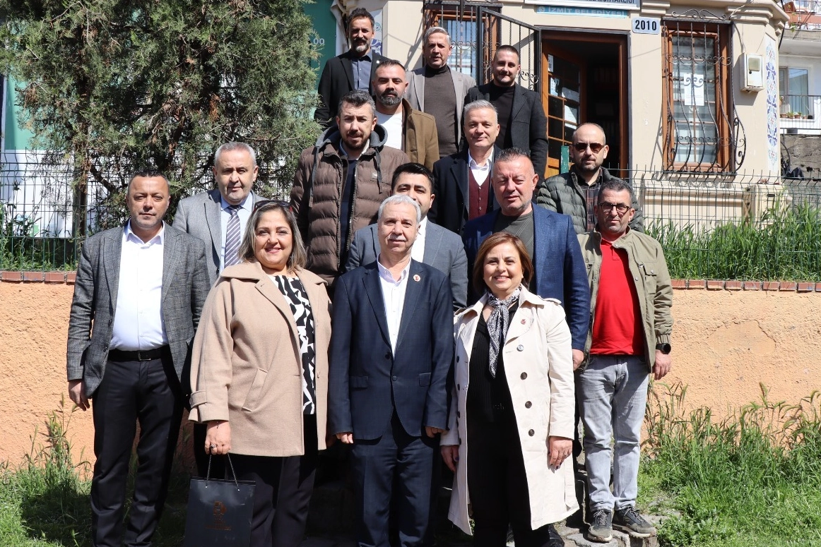 Kocaeli İzmit'te ziyaretler devam ediyor haberi