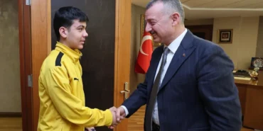 Kocaelisporlu Efe'den Başkan Büyükakın’a ziyaret haberi