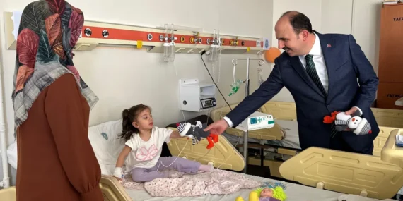 Konya'da Başka Altay'dan hasta ziyareti haberi