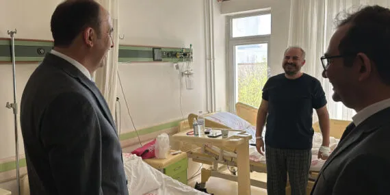 Konya'da Başkan Altay  hastaları ziyaret etti haberi