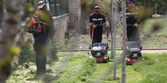 Konya'da park ve bahçelerine bahar dokunuşu haberi