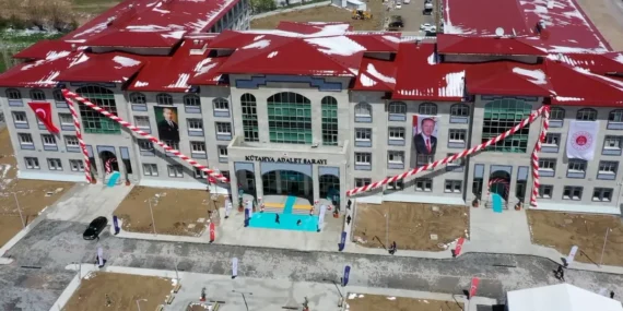 Kütahya’ya modern Adalet Binası… Açılışı Bakan Tunç yaptı haberi