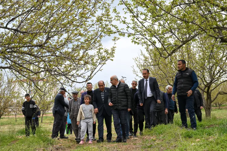 Malatya'da zirai dondan etkilenen çiftçilere ziyaret haberi
