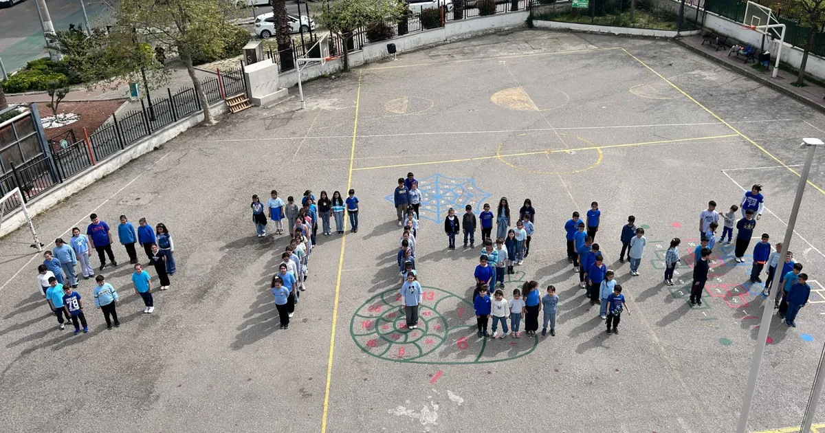 Manisalı öğrencilerden otizm farkındalığı haberi