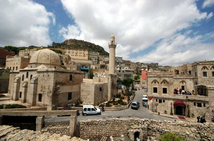 Mardinli iş insanı Evrensel ’den esnafa turist uyarısı! haberi