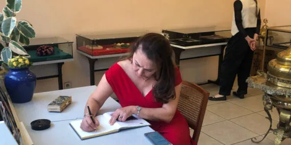 “Mavi Kelebek” mozaik sergisi Paris’te sanatseverlerle buluştu haberi