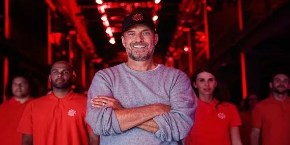 MediaMarkt’ın yeni kampanyasında   Jürgen Klopp’tan yenilenmiş telefona destek! haberi