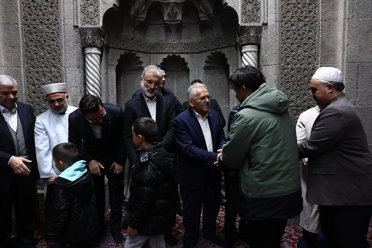 Memduh Büyükkılıç Kayserililerle bayramlaştı haberi