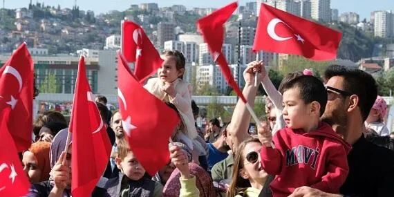 Milli İrade Meydanı çocukların neşesi ile cıvıl cıvıl haberi