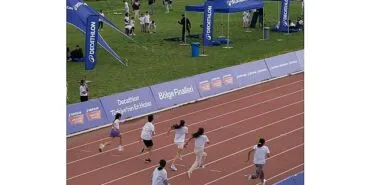 Milyonlarca çocuğu atletizm ile tanıştıran “Decathlon Türkiye’nin En Hızlısı”nda 2025 yarışlarıbaşladı haberi