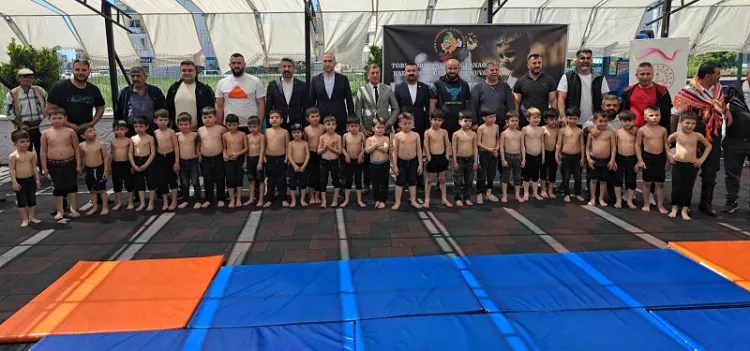 Minik pehlivanlar Antalya Kumluca’da mindere çıktı haberi