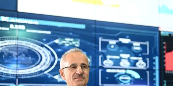 Mobil internet kullanımı artıyor… 4 saat 4 dakika cepte ve netteyiz! haberi