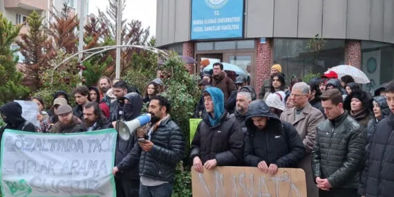 Mudanya'da gençlerden tutuklu öğrencilere 'balonlu' destek haberi