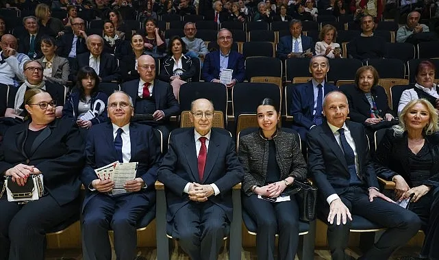 Müzik ve Ankara sevdalısı Cenap And anısına gerçekleştirilen açılış konseriyle başkentte çoksesli müziğin coşkusu başladı haberi